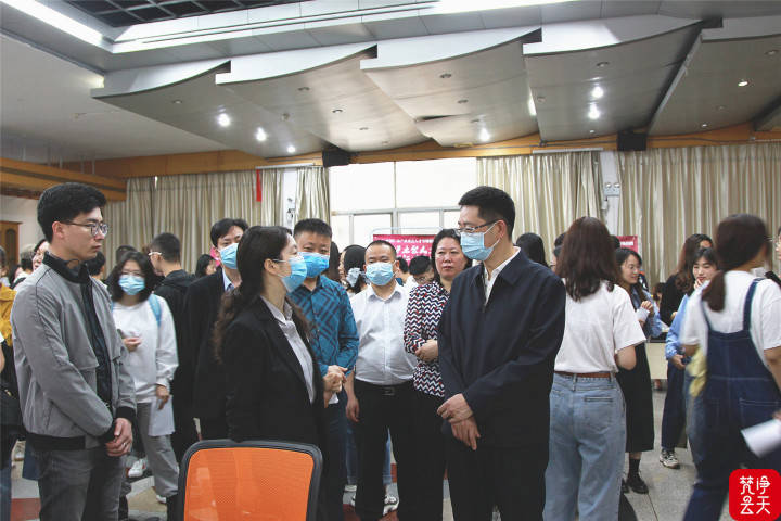成都电梯公司最新招聘信息，开启垂直上升之旅