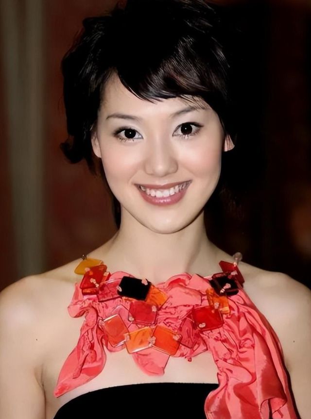 主持人王冠探寻自然美景之旅，心灵宁静的力量最新消息揭秘