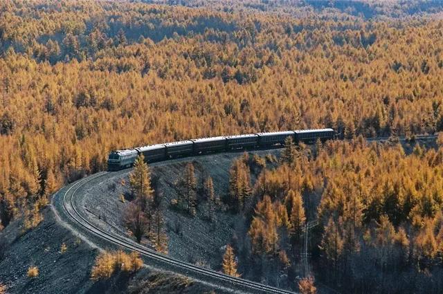 火车最新动态,自然美景的心灵之旅启程!