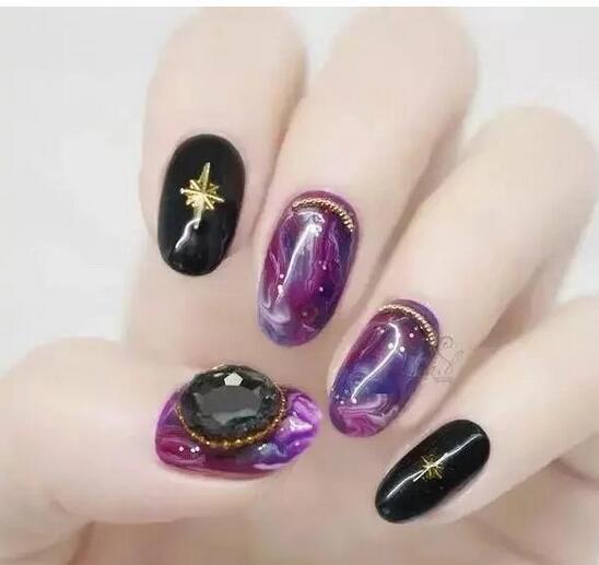 时尚潮流美甲最新款,绚丽的演绎