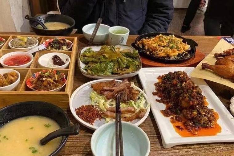 科技烹饪革命，最新菜品重塑未来餐桌体验
