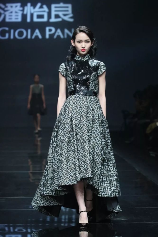 最新时尚潮流趋势的演变与探索