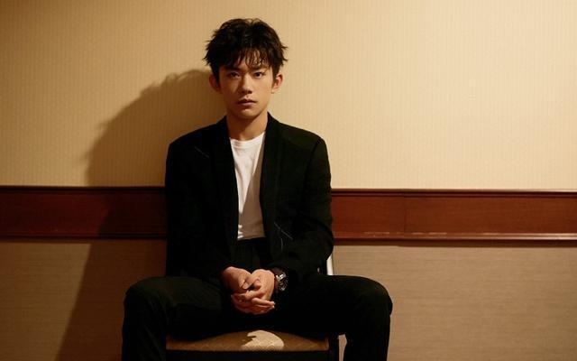 易烊千玺的最新动态，音乐、影视与公益事业的全面发展之路