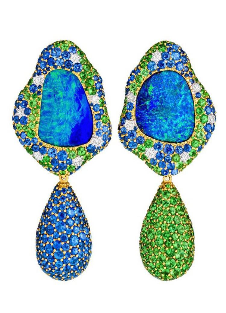 最新款耳环,闪耀时尚光芒,成为焦点之选!