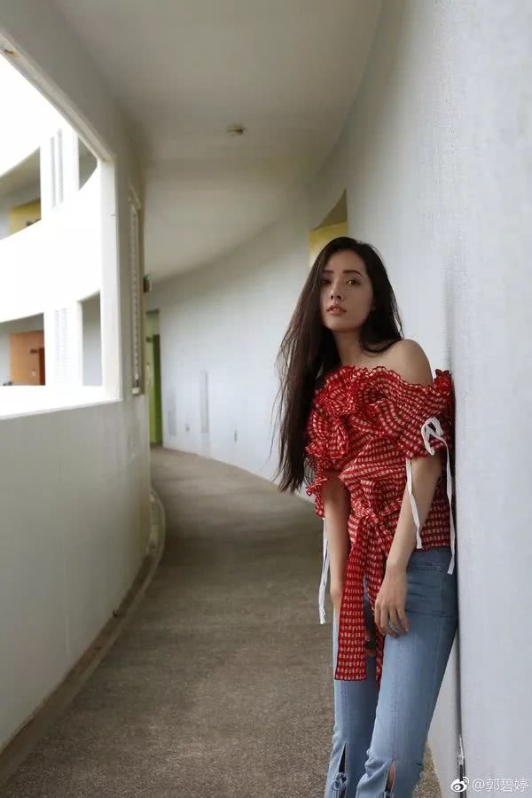 张柏芝最新动态，明星风采不减当年，闪耀依旧