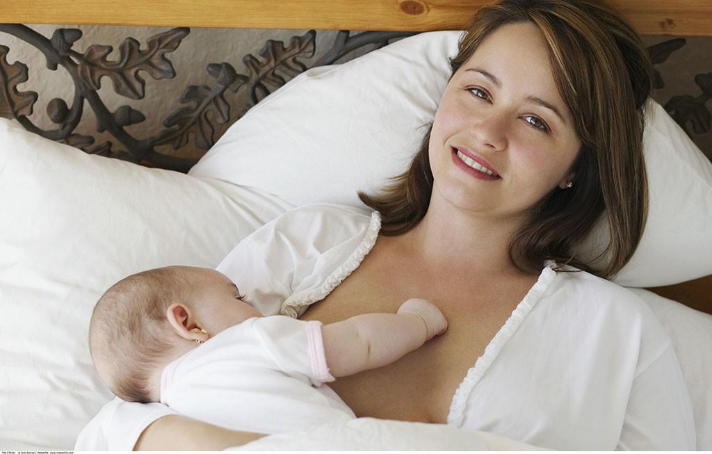 最新孕妇母乳哺乳指南，成功哺乳的详细步骤与技巧