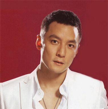 最新男士发型流行趋势，时尚造型步骤指南与头型设计参考