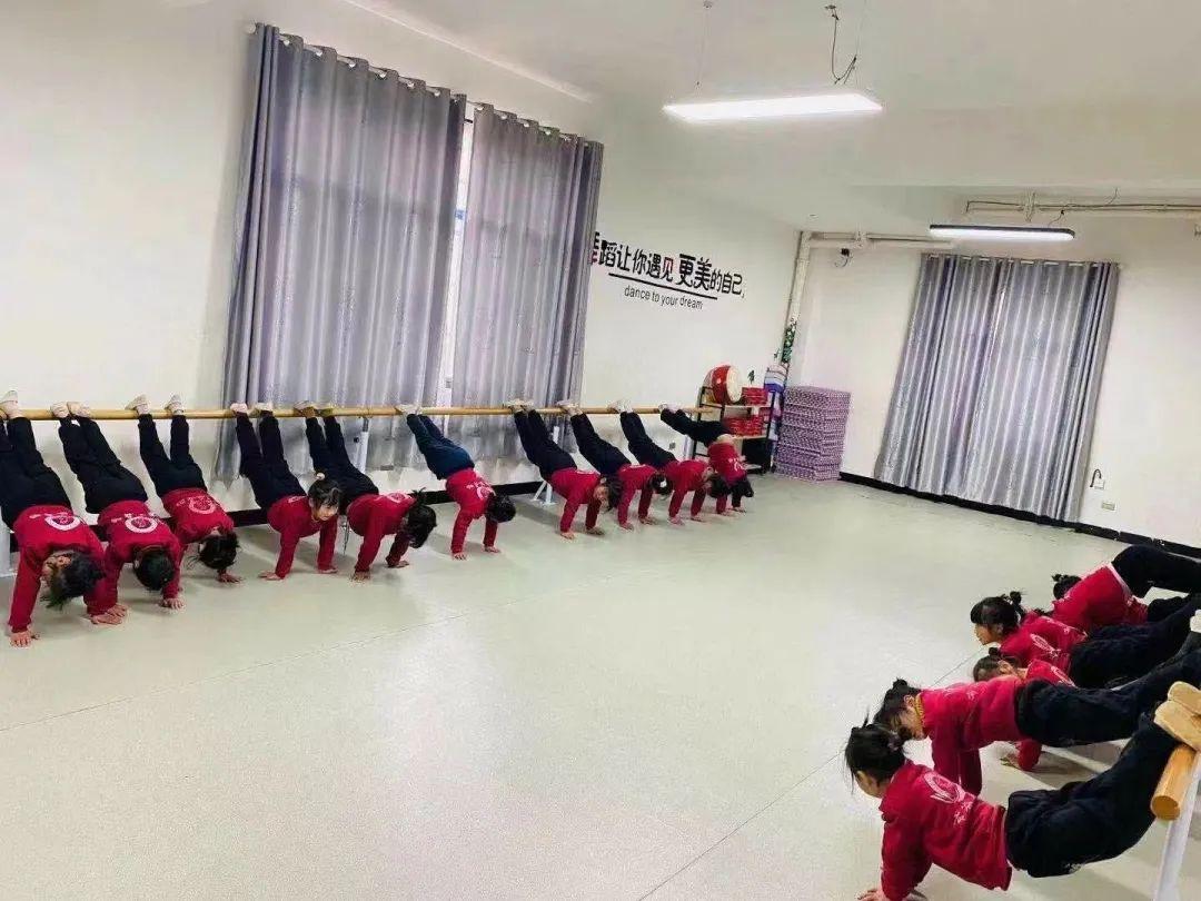 最新港剧迅雷下载,领略自然美景,启程心灵之旅