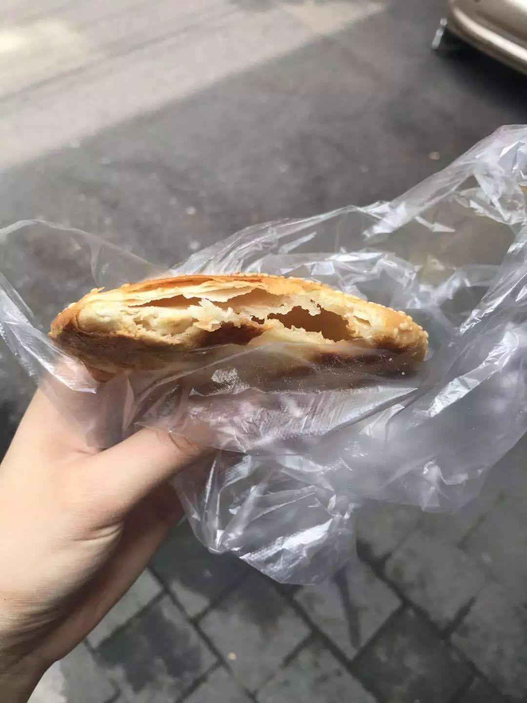英雄联盟最新周免，小巷隐藏宝藏，游戏氛围与美食盛宴探索！