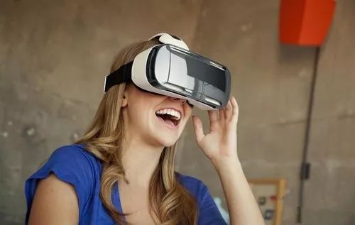 最新VR头盔，穿越数字世界的神奇之窗