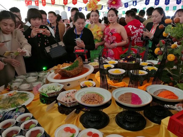 最新餐饮政策引领味蕾之旅,与自然美景共融,探寻内心平和宁静的食养之道