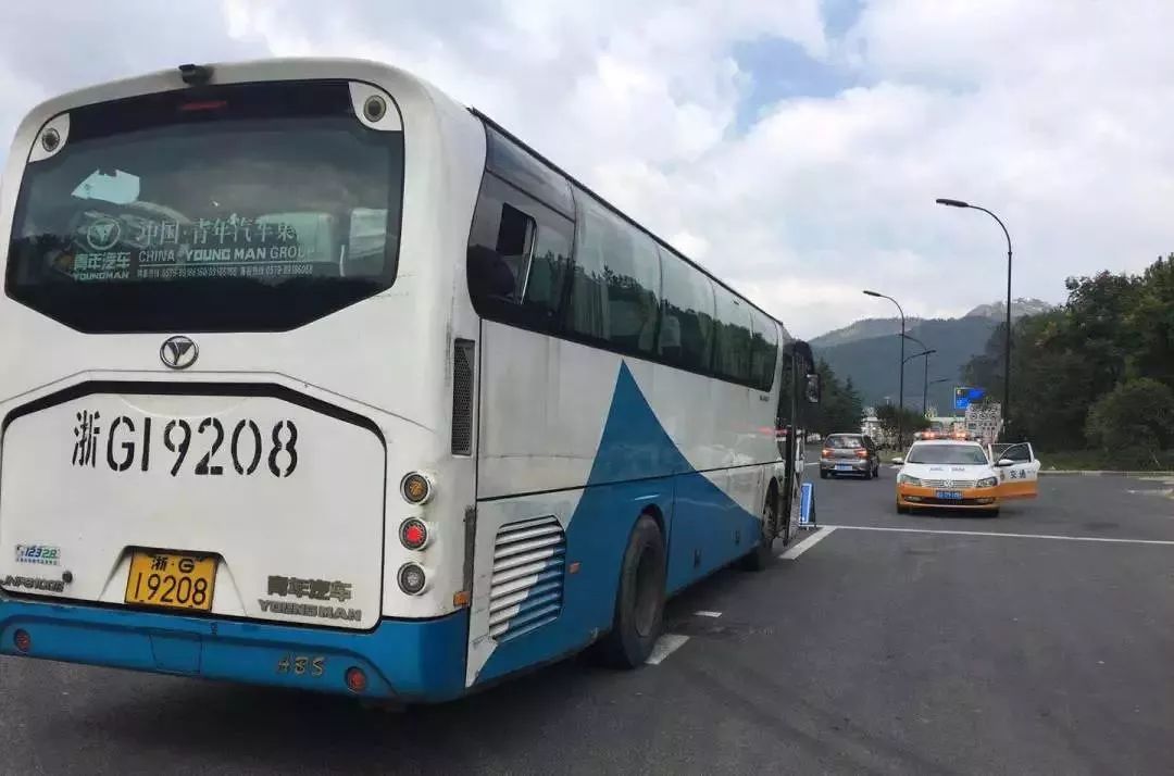义乌802路公交车，连接繁荣与进步的纽带