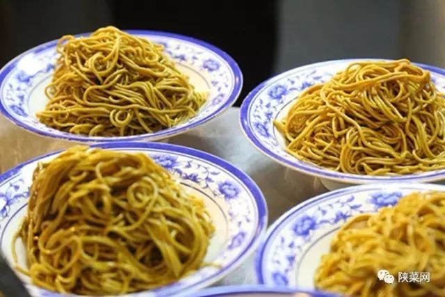 探寻小巷中的美食宝藏，程耀广最新美食探索之旅
