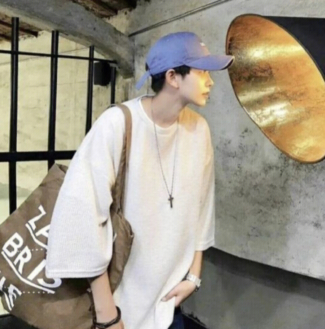 小巷秘密时尚基地，最新男头帅气潮流风采展示