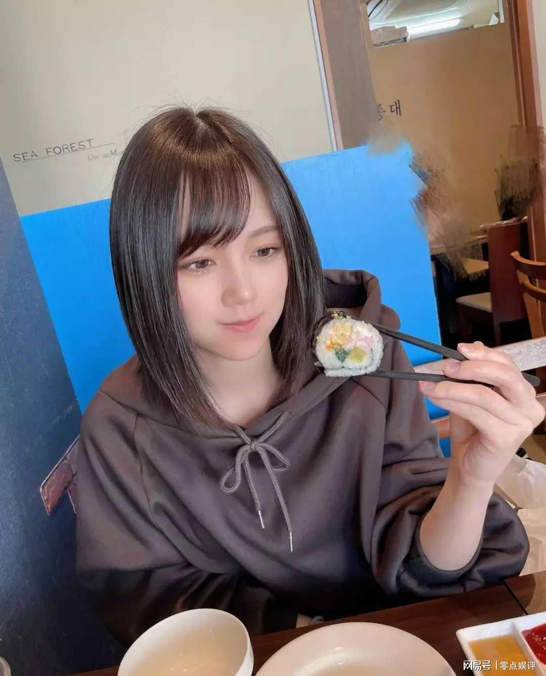 凉森玲玲最新探秘,小巷中的美食天堂