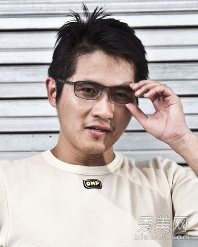 余文乐最新短发发型，日常温馨故事中的时尚风采