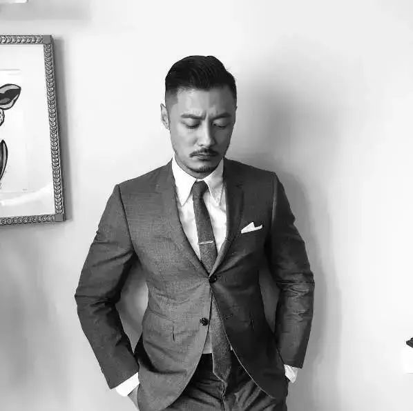 余文乐最新短发发型,日常温馨故事中的时尚风采