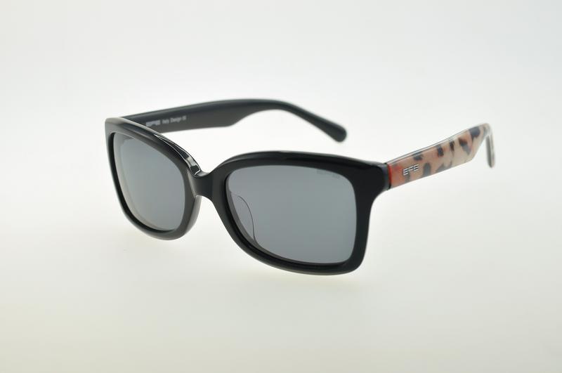 时尚眼镜新潮流，自信与成就的风向标变化