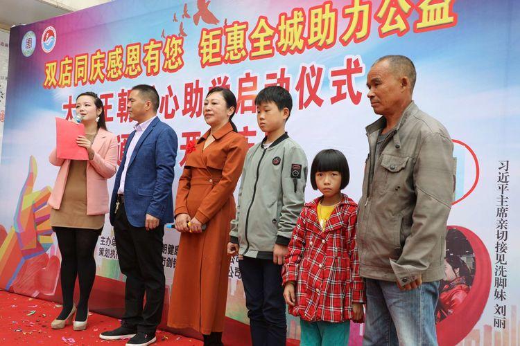 舞台背后的温情故事，演员用的血