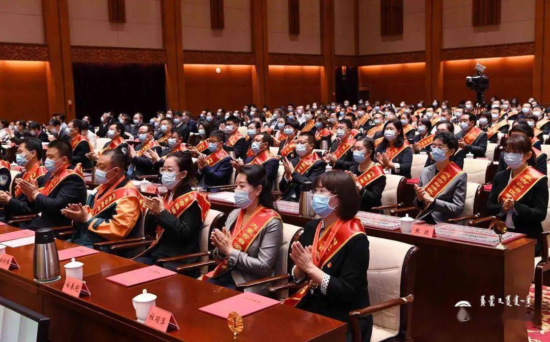 美国肺炎疫情最新动态下的温馨日常更新
