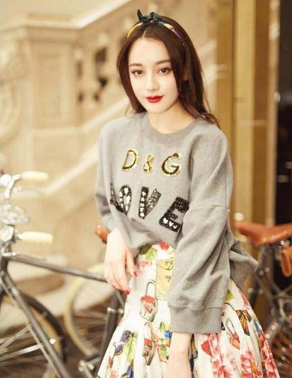 佟丽娅阳光下的温馨日常最新照片