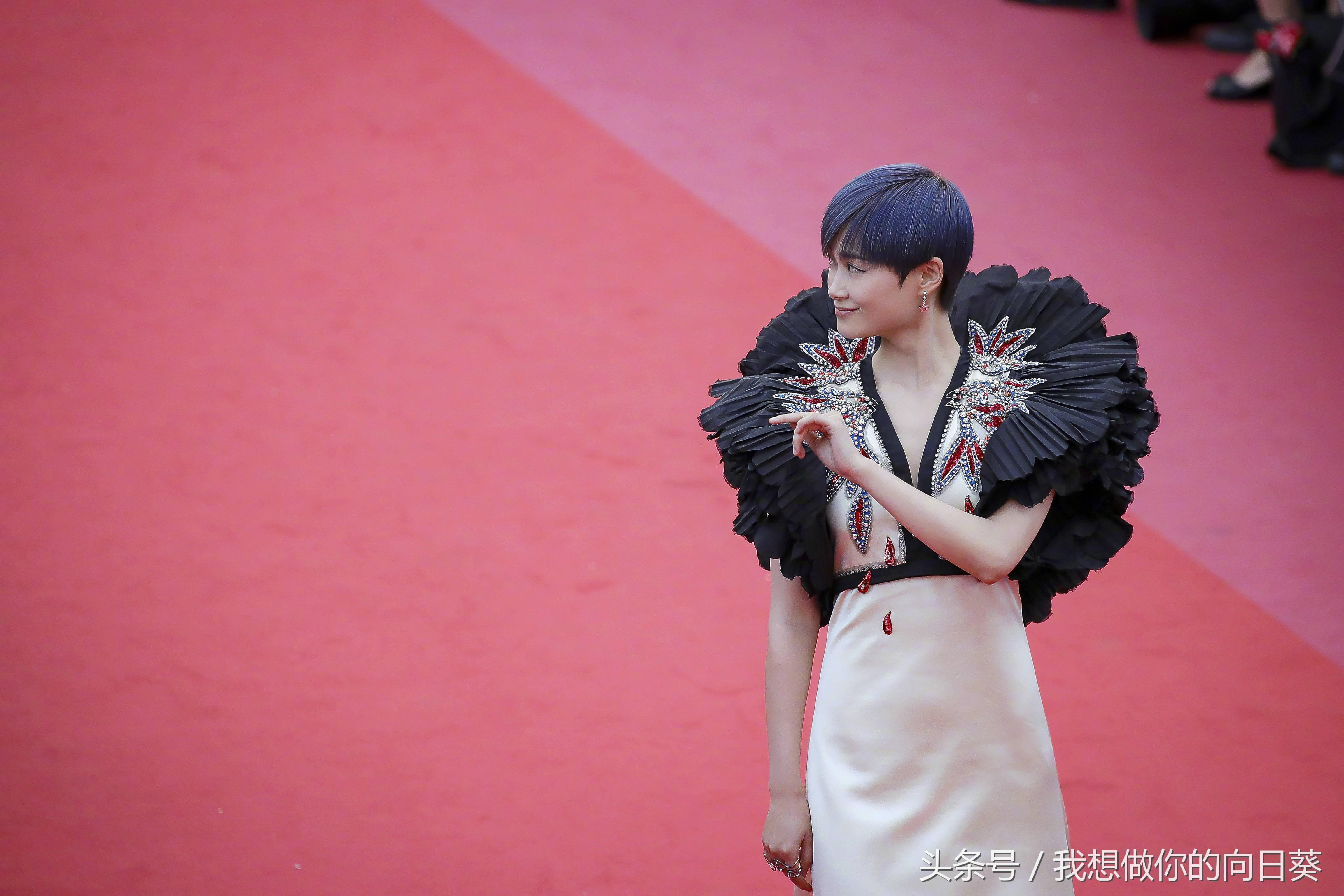 李宇春，音乐、时尚与社会交汇的焦点人物