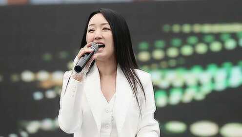 杨钰莹,小巷深处的独特音符与美食秘境探索