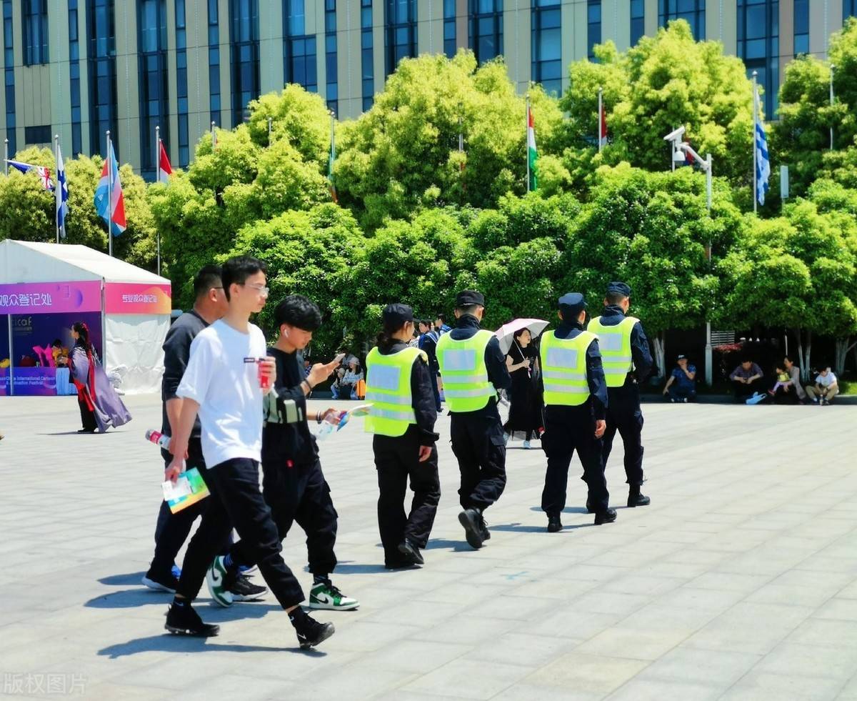 改革进展与友情故事