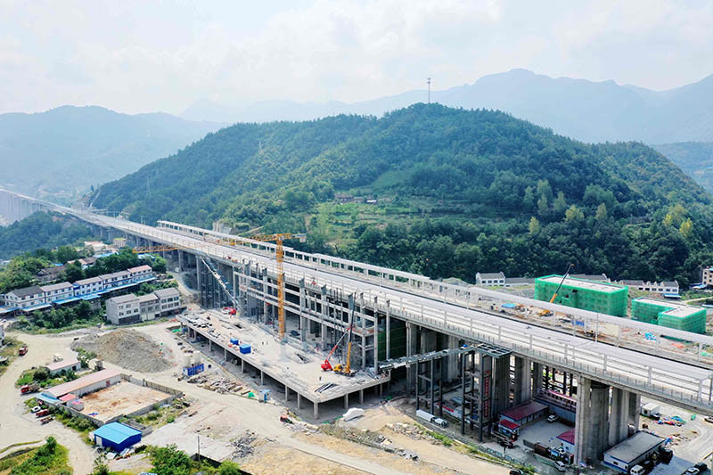 湖北保康高铁最新动态与小巷美食探秘